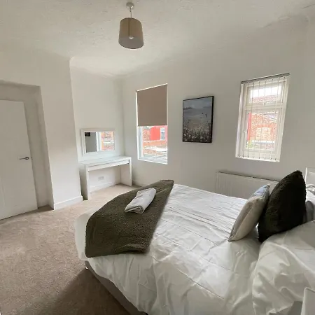 Nyaraló 4 Bed 3 Bedroom Near Centre *