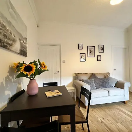 4 Bed 3 Bedroom Near Centre Σπίτι διακοπών