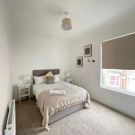 Nyaraló 4 Bed 3 Bedroom Near Centre Middlesbrough