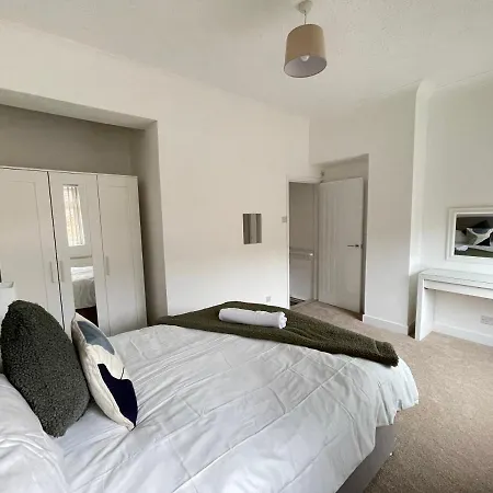 4 Bed 3 Bedroom Near Centre * Middlesbrough