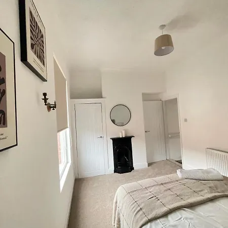 4 Bed 3 Bedroom Near Centre Tatil Evi