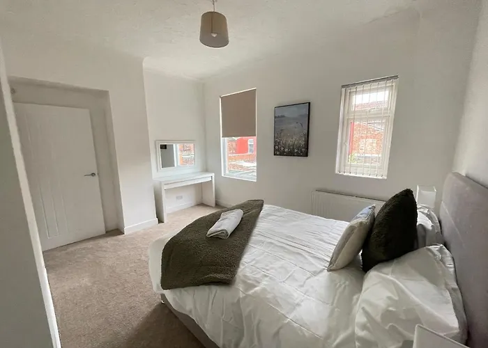 Σπίτι διακοπών 4 Bed 3 Bedroom Near Centre *